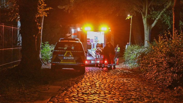 Einen Verletzten gab es bei einer Schussabgabe vor dem Abrigado in Harburg. Foto: Lenthe-Medien