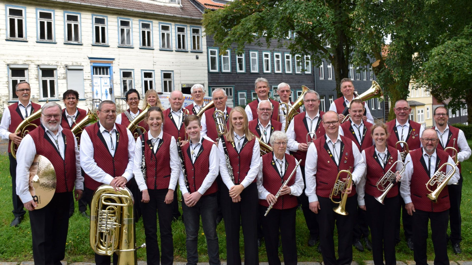 Die Steller Musikanten laden für Sonnabend, 15. Juni, ab 16 Uhr zum traditionellen Picknickkonzert auf Hof Freschenhausen ein. | Foto: Steller Musikanten
