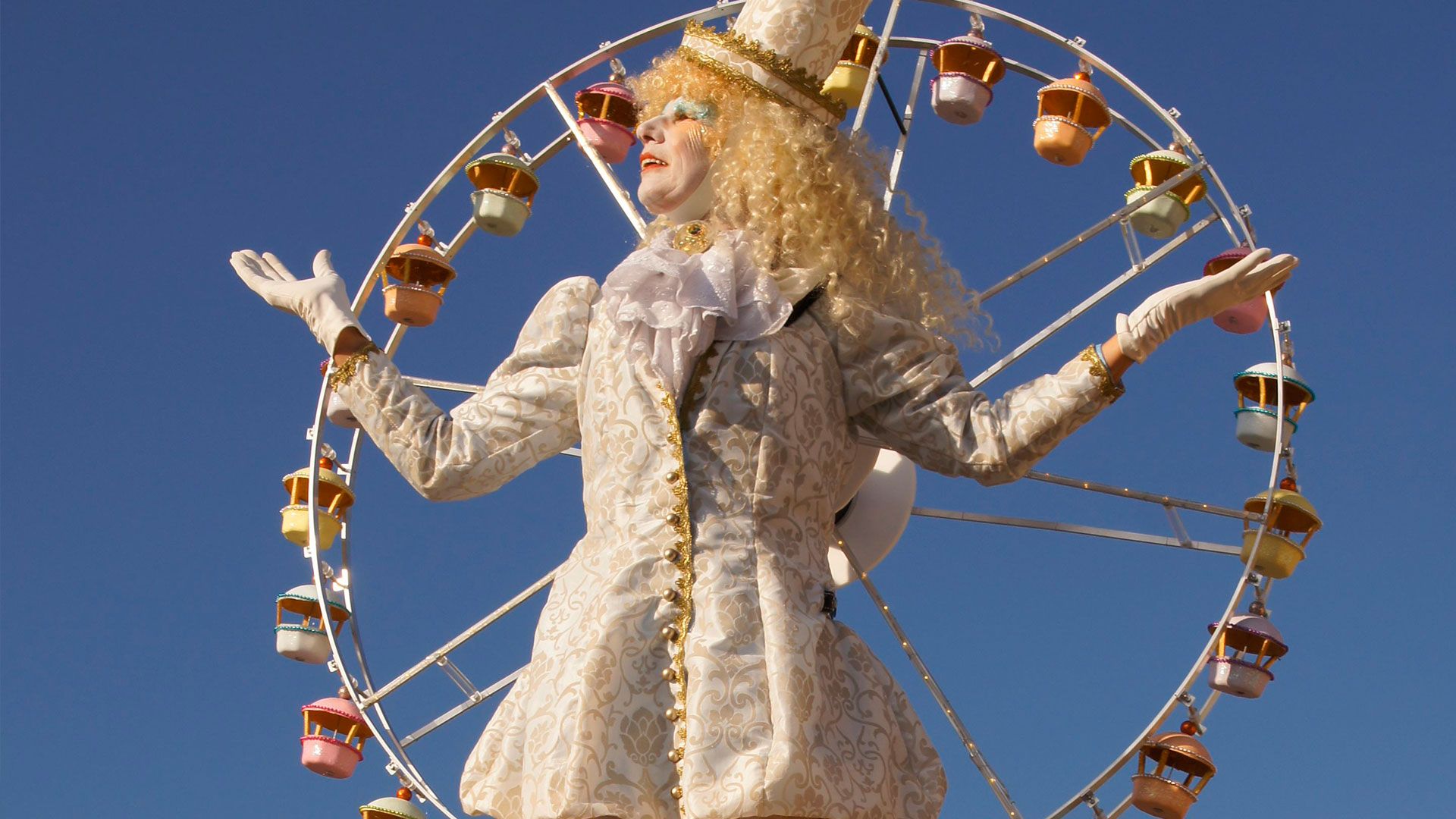 Beim Verkaufsoffenen Sonntag wird die Buchholzer Innenstadt zum "Fashion Circus". | Foto: ein