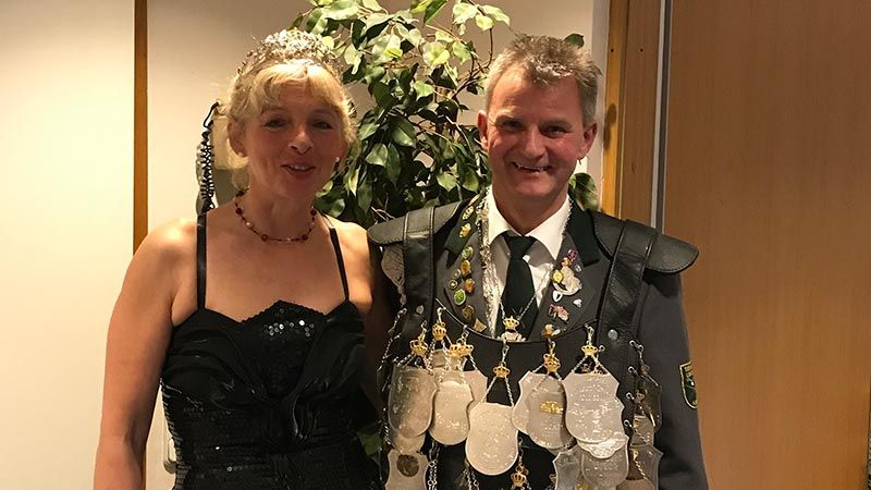 Uwe Ehlers "der Bärenstarke" und seine Königin Janet meyer. | Foto. ein