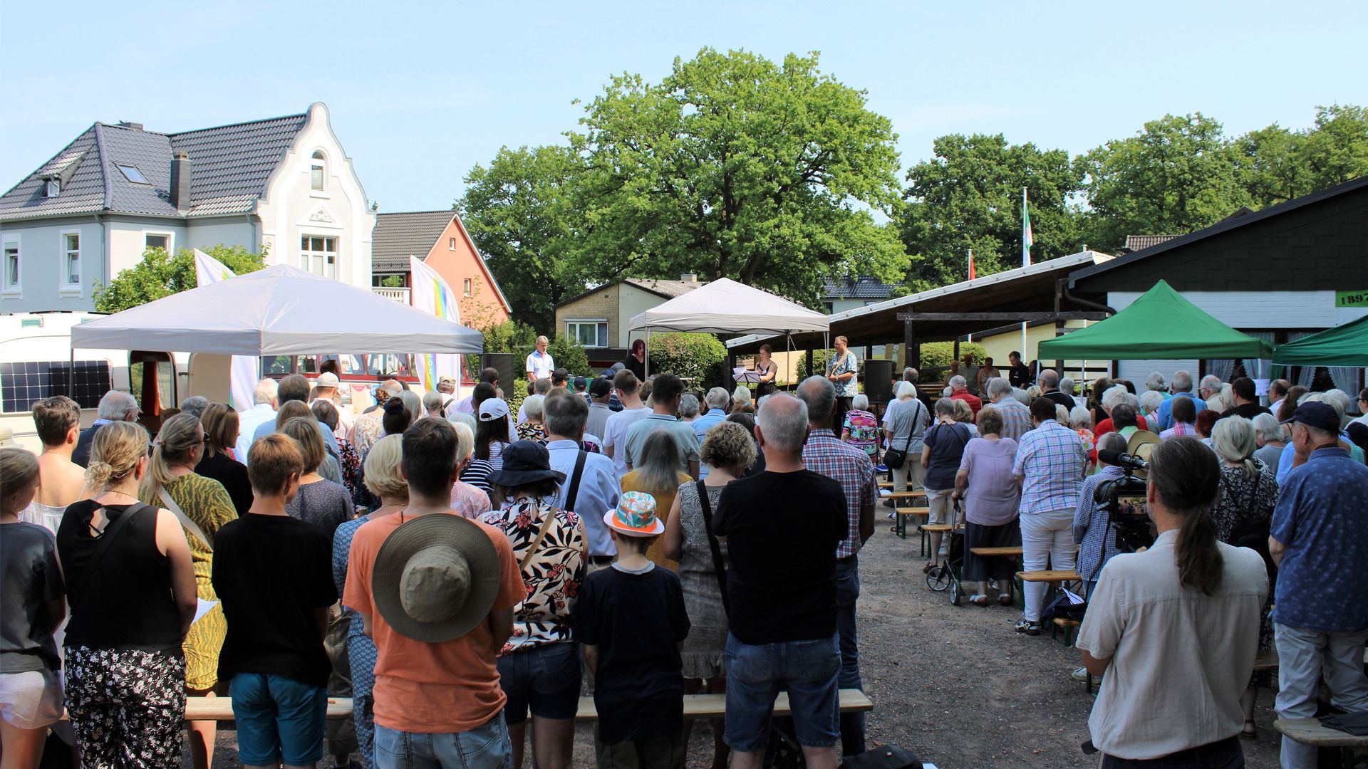 Unter dem Motto „Gemeinsam sind wir Rönneburg“ hat jetzt das gemeinsame Sommerfest des Schützenvereins Rönneburg, der Freiwilligen Feuerwehr, der Bugenhagen-Kirchengemeinde und dem Harburger Polizeikommissariat 46 stattgefunden. | Foto: ein