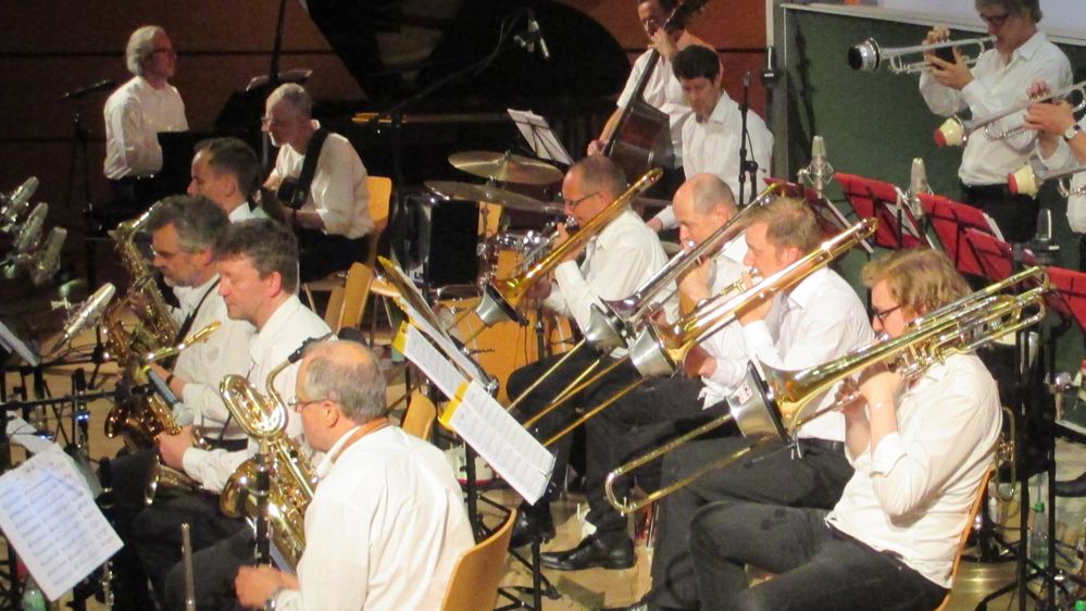 Die Bigband der TU Harburg spielt am kommenden Montag, 18. September, ab 20 Uhr in der Honigfabrik in Wilhelmsburg. | Foto: ein