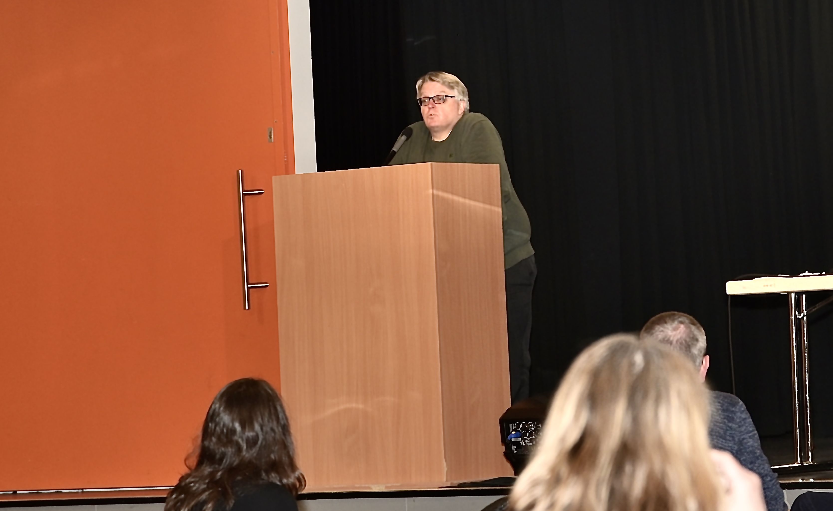„Die Welt ist nicht mehr so, wie sie war“, stellte SPD-Fraktionschef Frank Richter in der Debatte um die Unterkunft von geflüchteten im Seniorenwohnheim Eichenhöhe fest. | Foto: Niels Kreller
