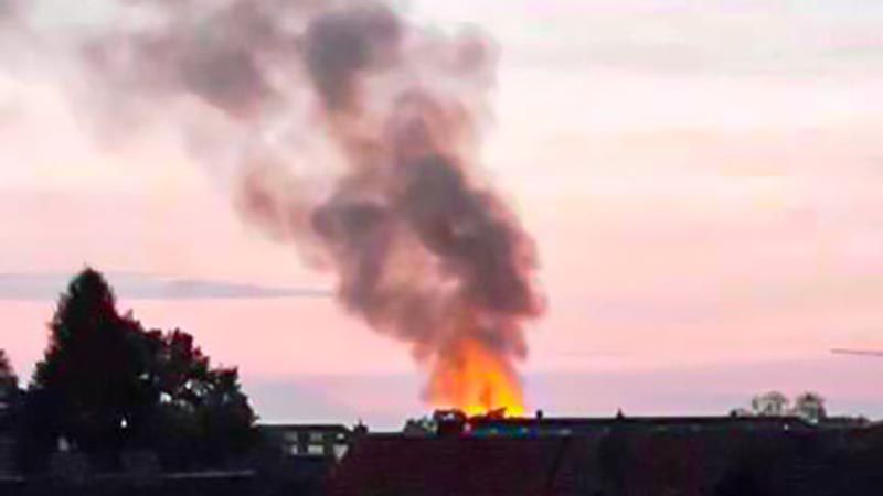Weithin zu sehen waren die Flammen und die Rauchwolke über Neu Wulmstorf. | Foto: ein