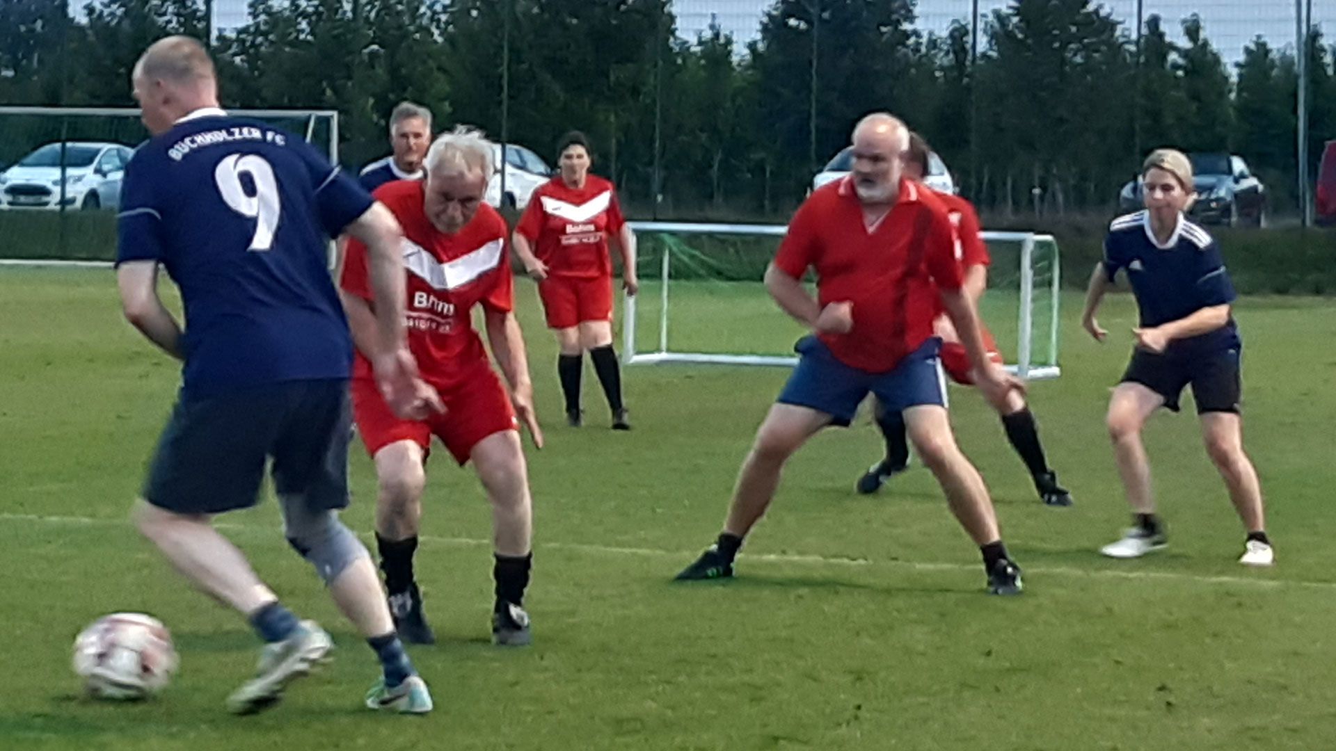 Dynamische Spielszene zwischen dem BFC und Fleestedt II bzw. Moorburg und Fleestedt I. | Foto: TuS Fleestedt