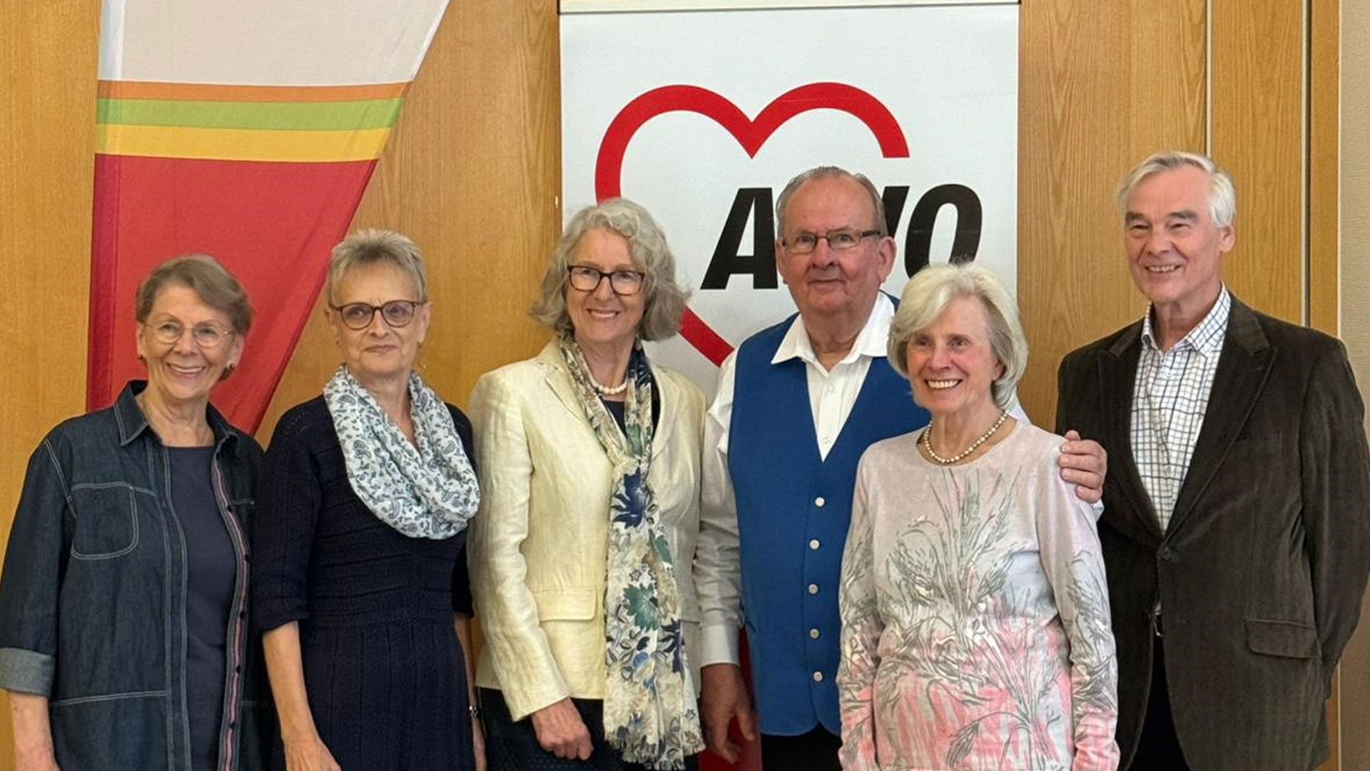 Gute Laune bei der AWO in Meckelfeld: Annegret Lorenz (von links), Elke Schönau, Brigitte Somfleth, Ulf Alsguth, Erika Dehl und Siegfried Allerding. | Foto: TVM_CaroDerbo