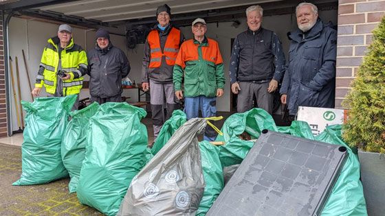 Die JederMänner und der Restmüll aus den Straßen von Fleestedt – eingesammelte Glasflaschen wurden bereits zuvor in den Sammelcontainern entsorgt. | Foto:TuS Fleestedt