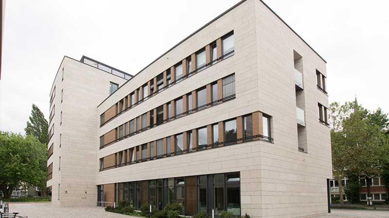Im neuen Kundenzentrum finden die Bürger das Einwohnerwesen inklusive der Abteilungen Zentrale Meldeangelegenheiten, Einwohnerregister und Ausländerangelegenheiten sowie das Standesamt. | Foto: Niels Kreller