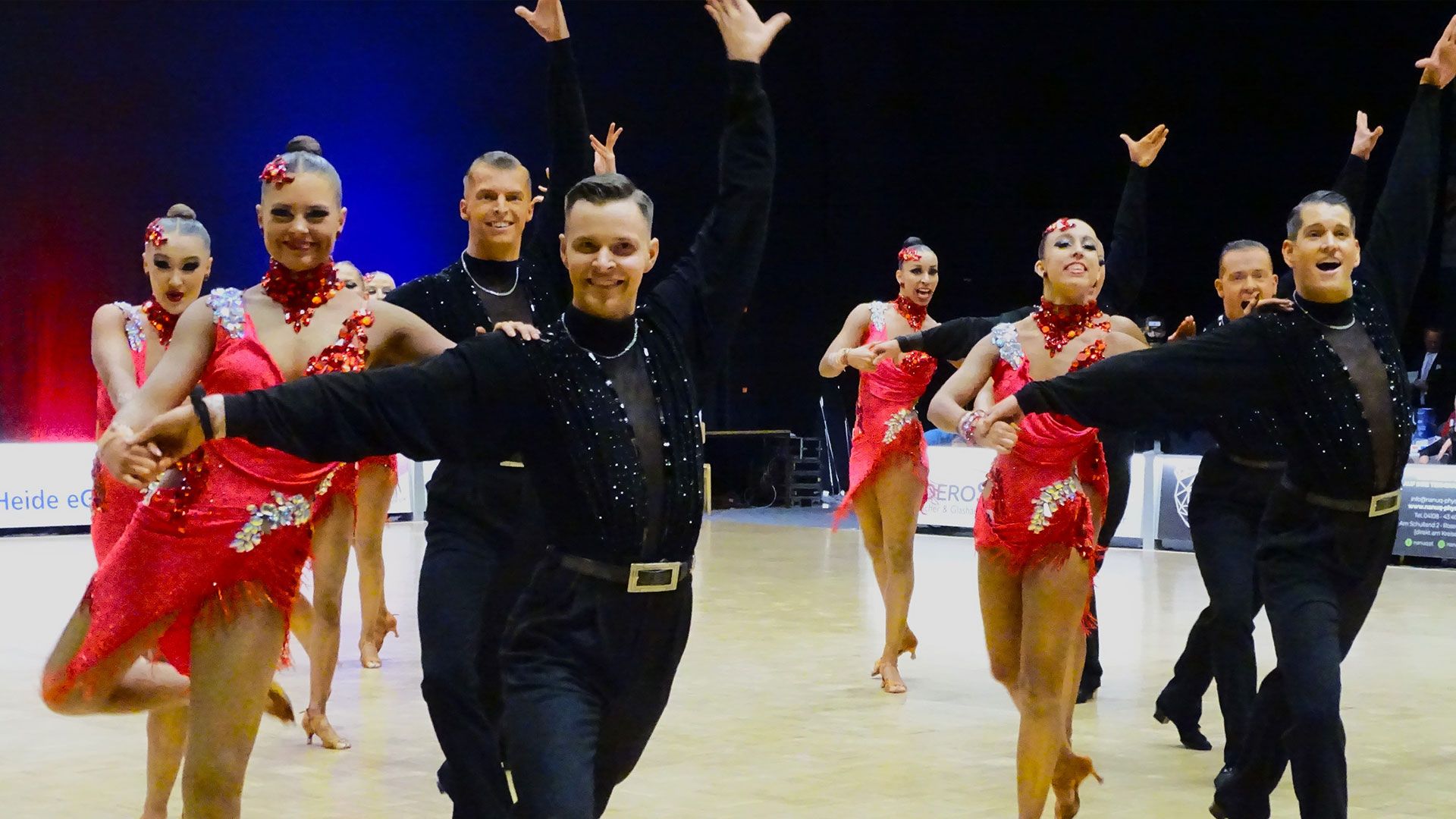 Die Paare von Blau-Weiss Buchholz ertanzten sich in Kiel siebenmal den zweiten Platz hinter dem vielfachen Weltmeister-Team vom Grün-Gold-Club Bremen. | Foto: Ilka Teschner