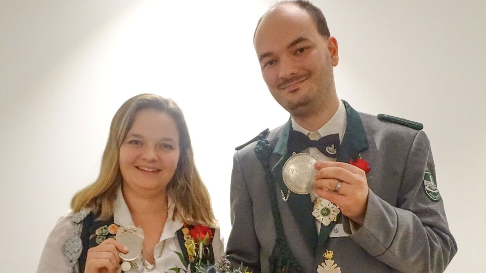 Angelina Hinz und Ilja Kaufmann sind die beiden neuen VizeMajestäten der Moorburger Schützen. | Foto: ein