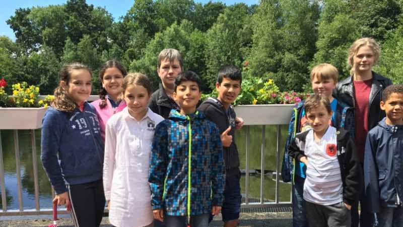 Fleissige Helferlein der Grund- und Hauptschule Meckelfeld. | Foto: ein