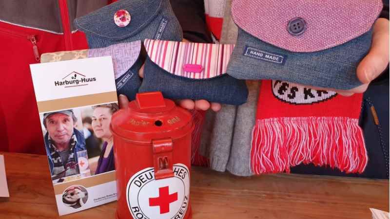 Tolle Geschenkidee: Handgemachte Taschen und vieles mehr ist am 15. Dezember beim Flohmarkt im Harburg-Huus gegen Spende abzugeben. | Foto: ein