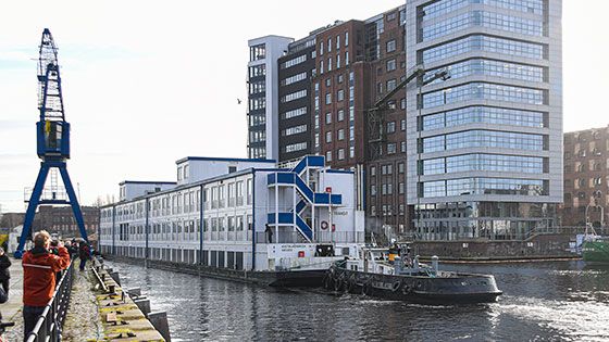 Wie geplant konnte die Transit am Montagvormittag den Harburger Binnenhafen verlassen. | Foto: Niels Kreller