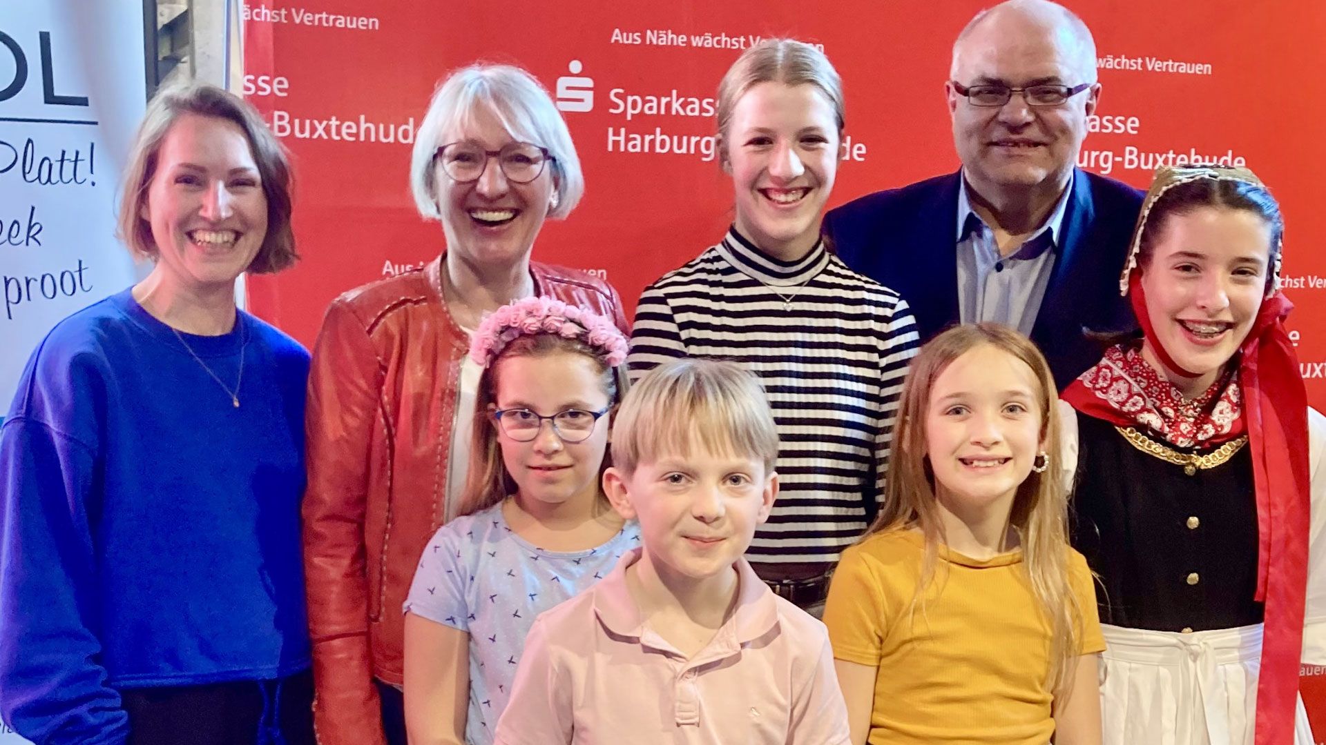 Die besten Lesenden beim Kreisentscheid Plattdeutscher Lesewettbewerb im Freilichtmuseum am Kiekeberg. | Foto: FLMK