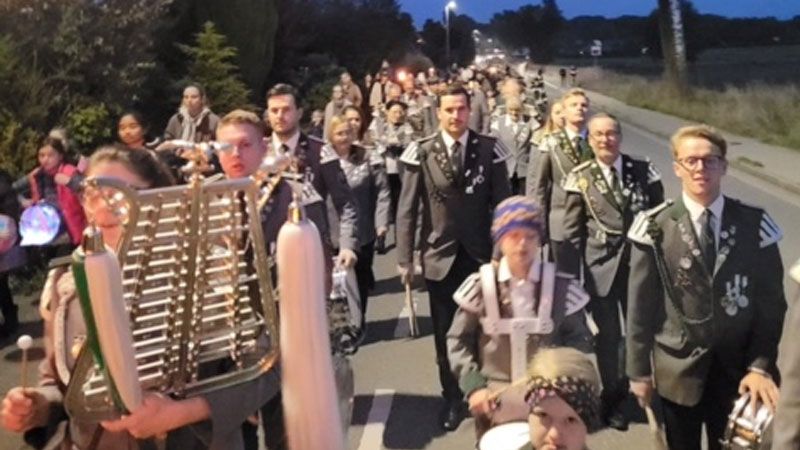 Nach zwei Jahren Coronapause haben die Aktiven des Schützenvereins Sieversen-Leversen wieder das beliebte Laterne laufen stattfinden lassen. | Foto: ein