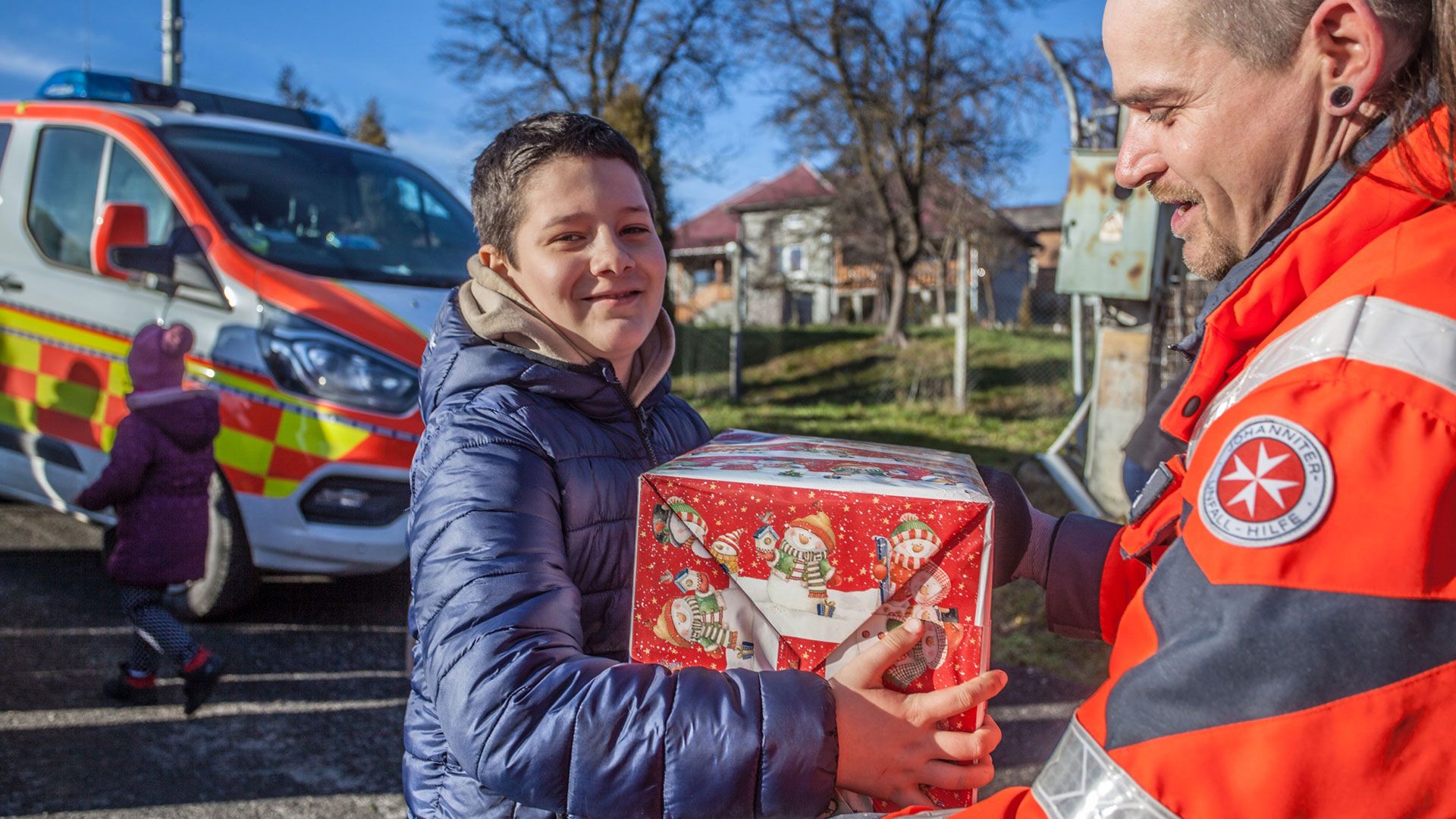 Die Hilfspäckchen des Johanniter-Weihnachtstrucker helfen in den ärmsten Regionen Osteuropas, wo es am nötigsten fehlt. | Foto: Johanniter