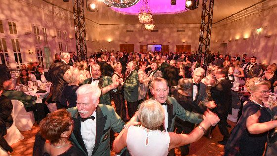 550 Gäste feierten am Samstag m Privathotel Lindtner auf dem 15. Winterball der Harburger Schützengilde eine rauschende Ballnacht. | Foto: Niels Kreller