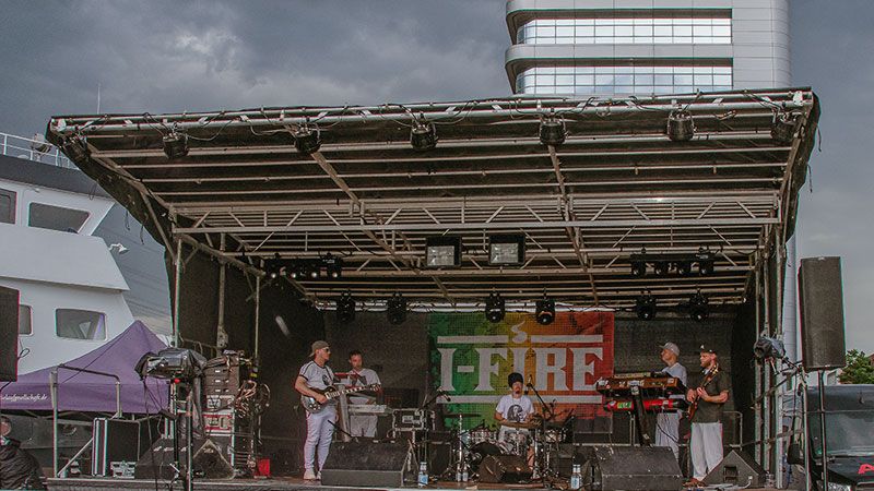 Der Harburger SuedKultursommer hat begonnen und startet durch: Schon vor eineinhalb Wochen hatte das Stellwerk auf dem Kanalplatz mit u.a. "I-Fire" einen tollen Start hingelegt. | Foto: Sören Noffz