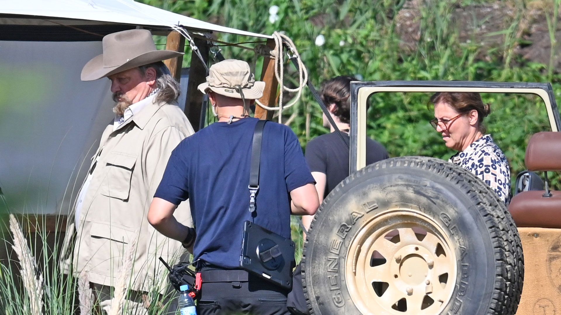 Hape Kerkeling als Horst Schlämmer auf Safari zu seinem Film "Horst Schlämmer sucht das Glück" bei Dreharbeiten an der Dritten Meile in Neugraben-Fischbek. Foto: Lenthe-Medien
