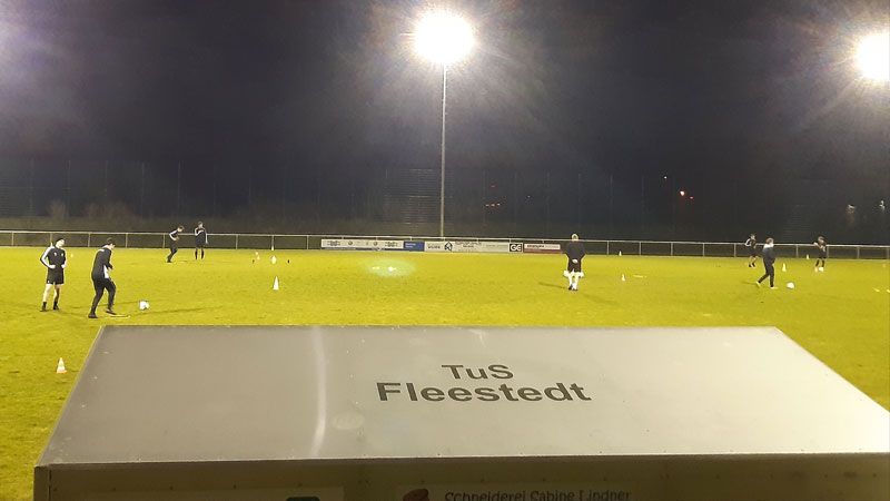 Erstes Training der 1. Herren des TuS Fleestedt nach  dem Trainingskonzept im Sportzentrum Seevetal. | Foto: U. Vergin