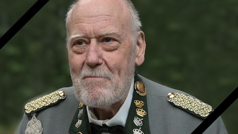 Der Ehrenkommandeur und Ehrenmitglied der Heimfelder Schützen, Heinz Friedrichs (hier bei der diesjährigen Proklamation auf dem Heimfelder Vogelschießen) ist verstorben. | Foto: Niels Kreller