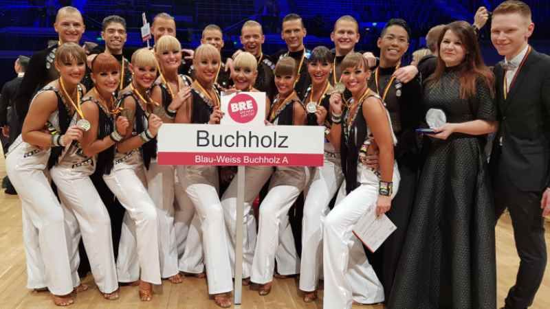 Die Formationstänzer von Blau-Weiss Buchholz . | Foto: ein