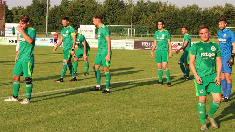 Die Abwehr des Fußball-Landesligisten TSV Elstorf erwies sich auch im Testspiel gegen den TuS Eiche Bargstedt als sattelfest. Foto: ein