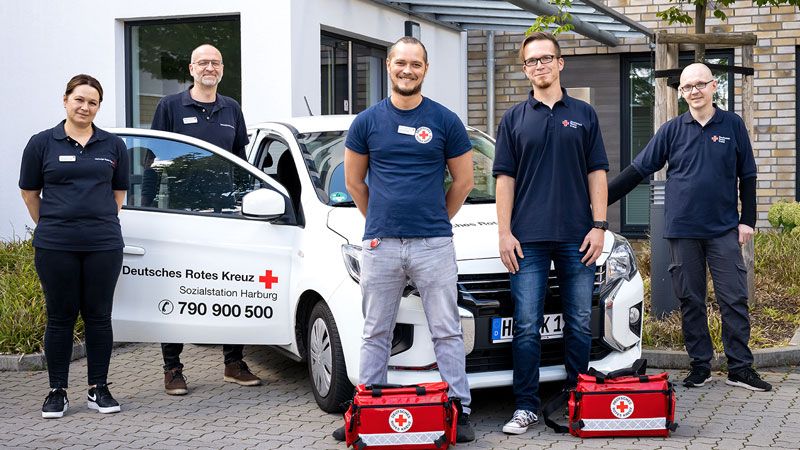 Das neue DRK-Wundteam mit Jana Nahm-Eckardt (v. l.), Karsten Feierabend, Teamleiter Daniel Hendriks, Christian Mayer, Niehls Horonziak.  Es fehlen Yvonne Stark, Wolfgang Frank. Foto: DRK Harburg