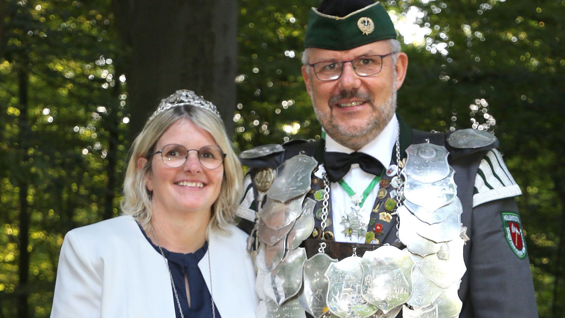 Das Hollenstedter Königspaar Thomas Stöver „der Entschlossene aus der Bongo-Bar“ mit seiner Ingrid. | Foto: SV Hollenstedt