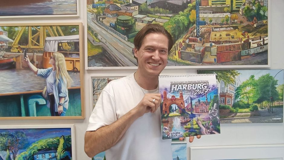 Oops!... I did it again! Stadtmaler Ralf Schwinge hat wieder den Harburg Kalender gemacht. Foto: Niels Kreller