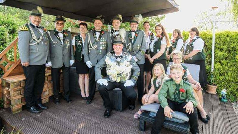 König Heiko Ritscher und die Moorburger Schützen freuen sich auf ihr diesjähriges Schützenfest. | Foto: Niels Kreller