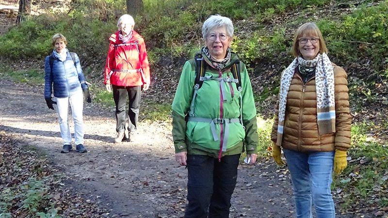 Die Wanderfreunde Hamburg sind wieder unterwegs - dieses Mal in Hausbruch. | Foto: ein
