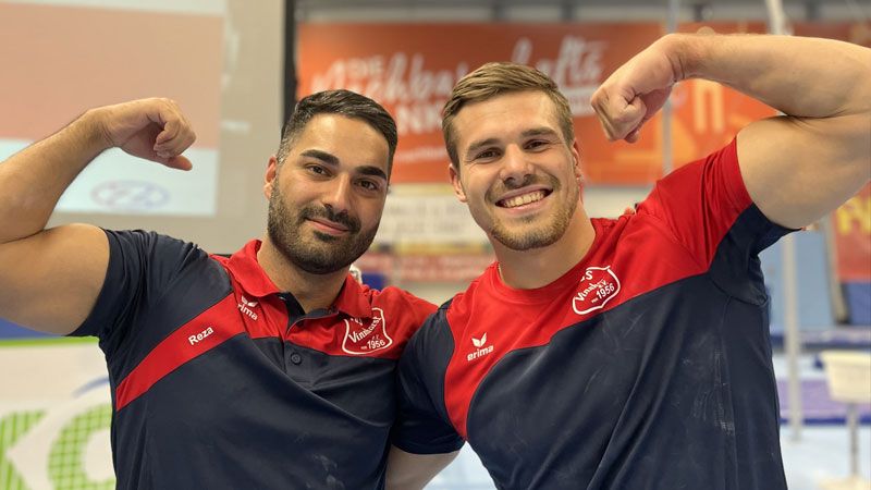 Muskelspiele: Die beiden Turn-Asse vom TSV Buchholz 08, Reza Abbasian, 31, links, und Daniel Charcenko, 22, freuen sich über den 2. Saisonsieg in der 1. Turn-Bundesliga. | Foto: TSV 08