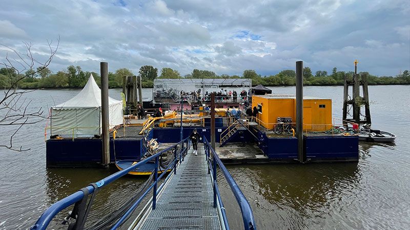Bei "All Hands On Deck" auf dem hausboot von Olli Schulz und Fynn KLiemann spielten Musiker für den guten Zweck. | Foto: Groh P.A. Veranstaltungstechnik