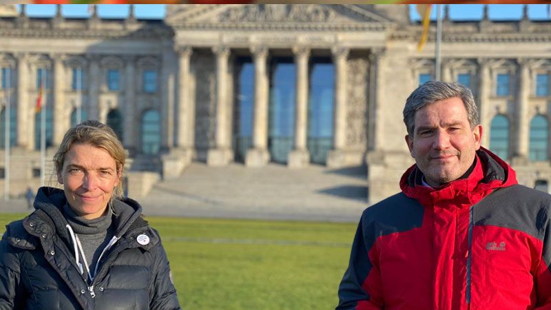 Die SPD-Bundestagsabgeordneten aus dem Landkreis Harburg und dem Bezirk Harburg, Svenja Stadler und Metin Hakverdi, freuen sich über den Erfolg ihrer Initiative für mehr Tierschutz. | Foto: ein