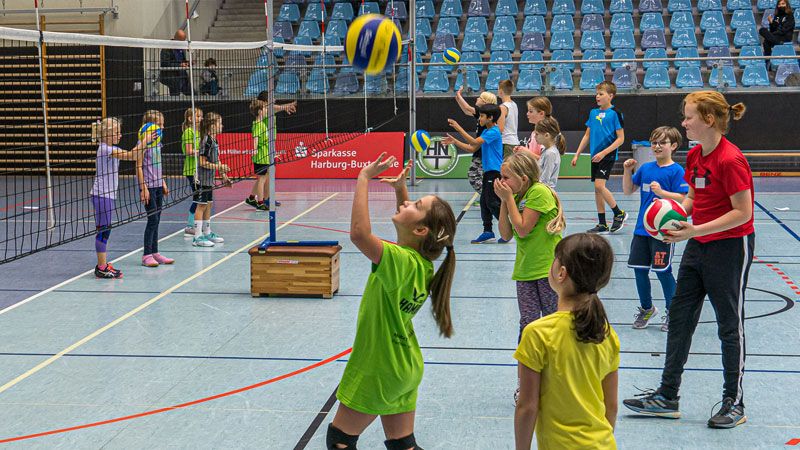 50 Kinder hatten beim Sparkassen VolleyGrundschulCup des Volleyball-Team Hamburg (VTH) Spaß. | Foto: Jens Jasker/VTH