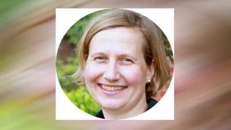 Pastorin Corinna Senf verabschiedet sich von der Cornelius Gemeinde in Fischbek. | Foto: ein