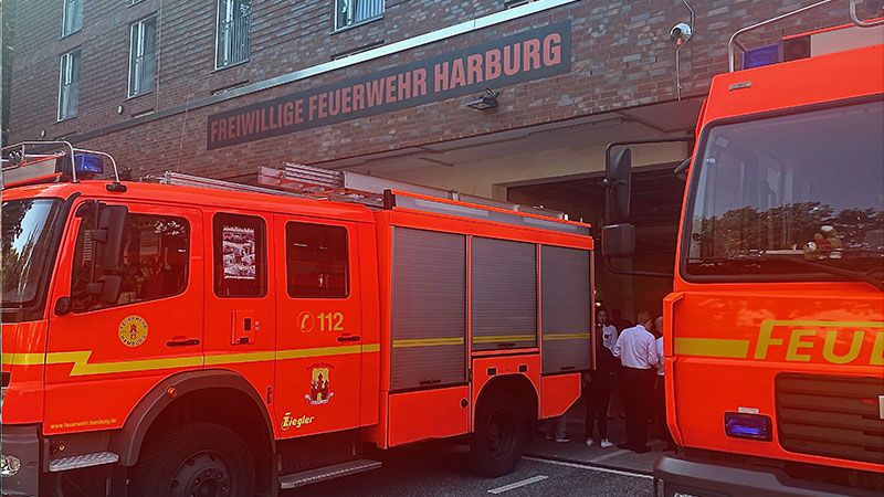 Am Samstag wurde das neue Haus der Freiwilligen Feuerwehr Harburg an der Seehafenbrücke/Helmsweg endlich feierlich eingeweiht. | Foto: Niels Kreller