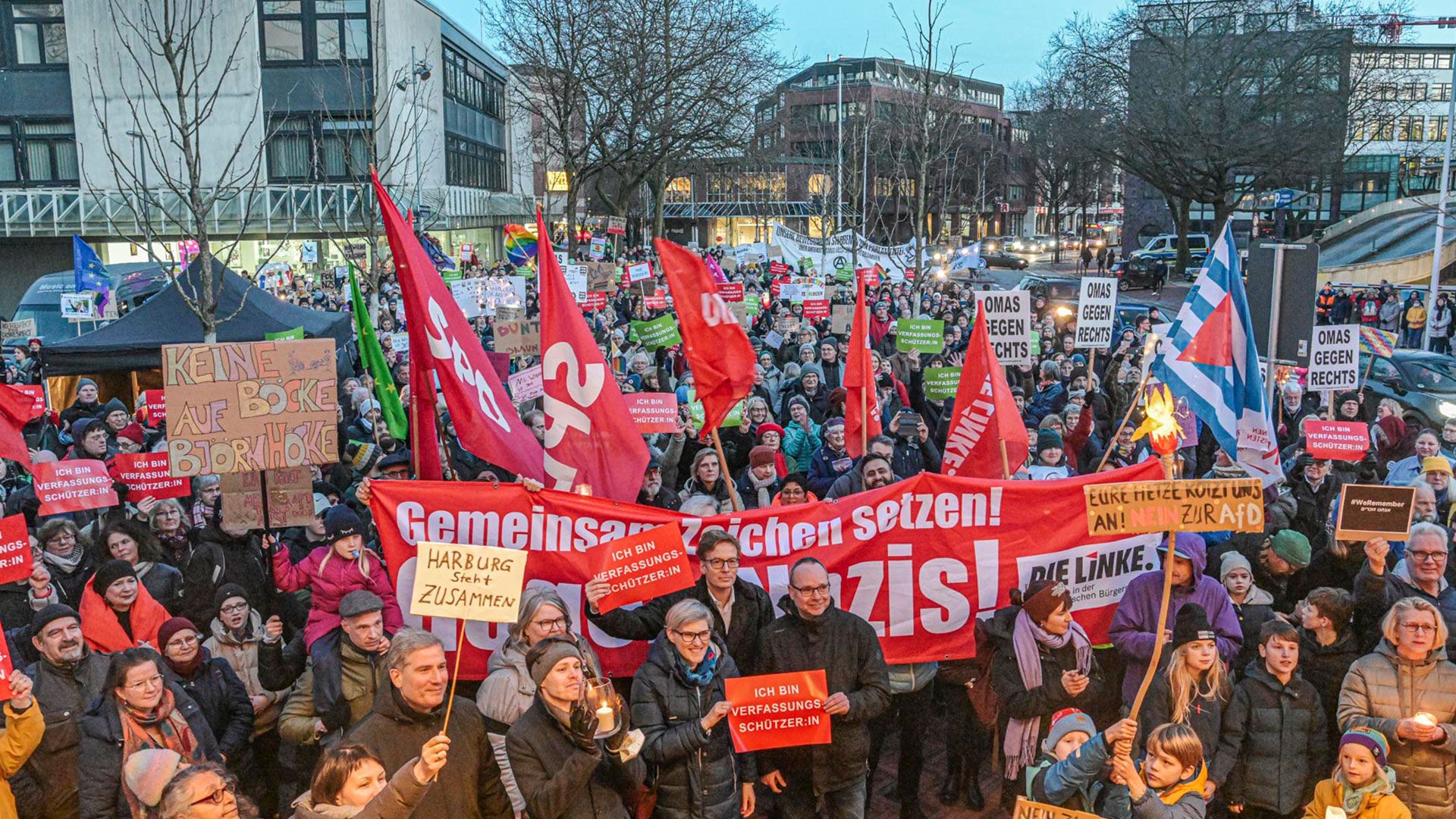 Rund 3.000 Teilnehmer zählte die Kundgebung gegen Rechtsextremismus in Harburg am Samstag. | Foto: Niels Kreller