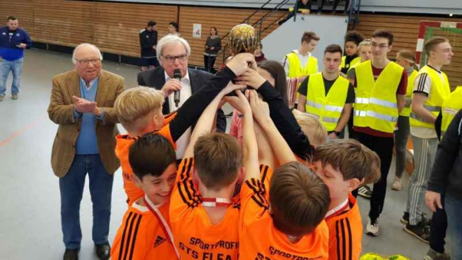 StS FiFa-Kicker gewinnen Uwe-Seeler-Pokal. | Foto: ein