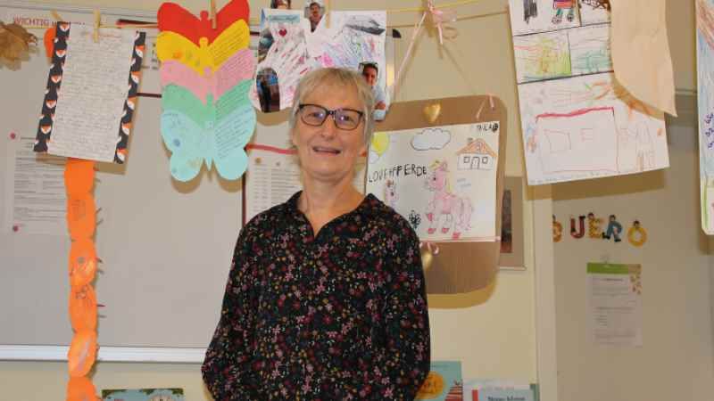 Kita-Leiterin Brunhilde Neitzel inmitten der „Eintrittskarten“ zum Geschichtenwunderland. | Foto: ein