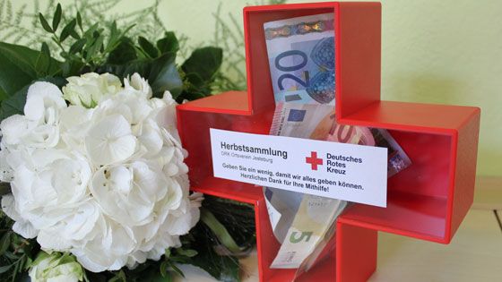 Spendenkreuz des DRK-Ortsvereins Jesteburg bei der Herbstsammlung. | Foto: DRK-Kreisverband Harburg-Land e.V.