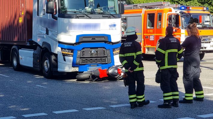 Die Reanimationsversuche der Rettungskräfte konnten dem Motorradfahrer nicht mehr helfen. Foto: Lenthe-Medien
