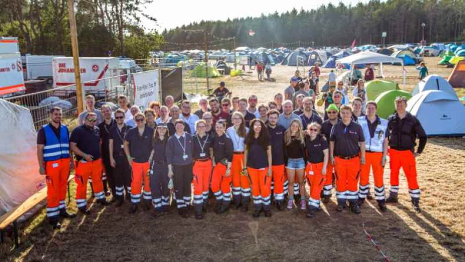 Die ehrenamtlichen Helfer im Regionalverband Harburg unterstützen zum Beispiel Sanitätsdienste bei großen Festivals, wie hier beim Deichbrand-Festival in Cuxhaven. | Foto: Johanniter