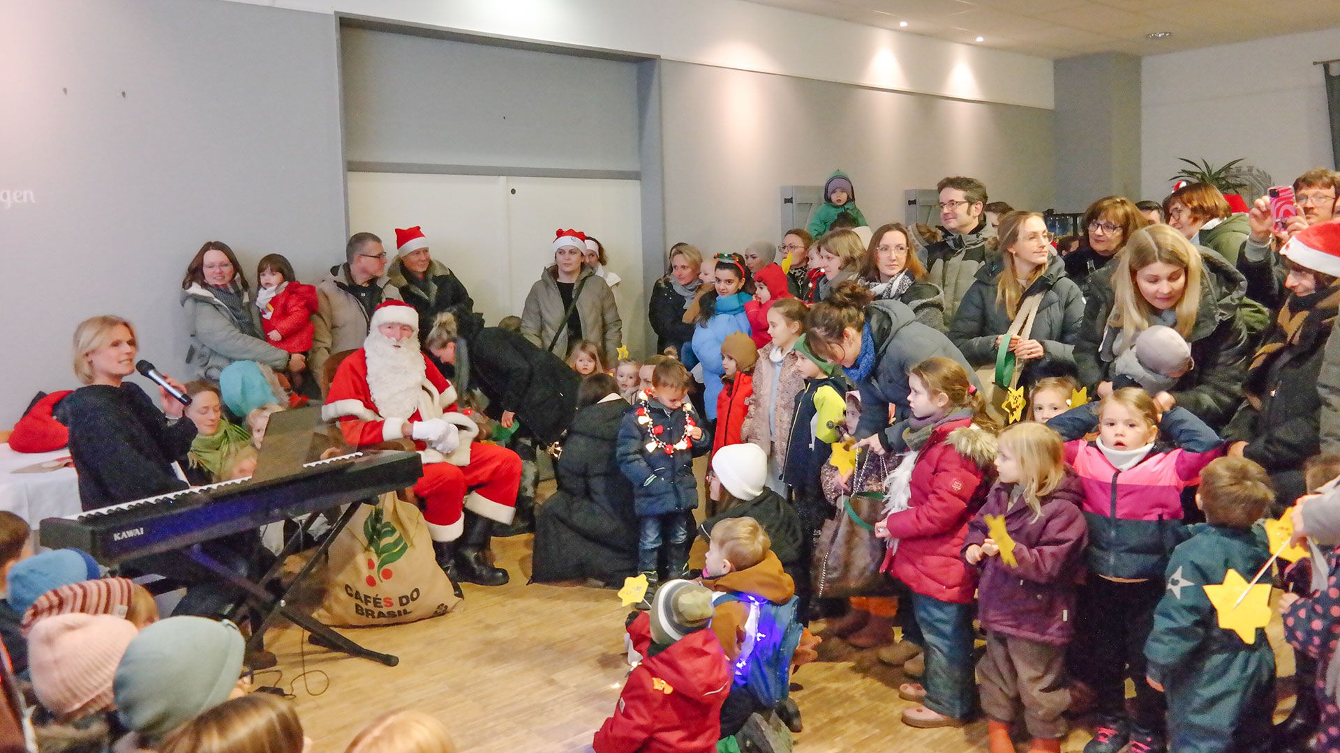 Die kleinen und großen Sänger hatten viel Spaß beim zweiten HTB-Adventssingen auf der Jahnhöhe. | Foto: ein