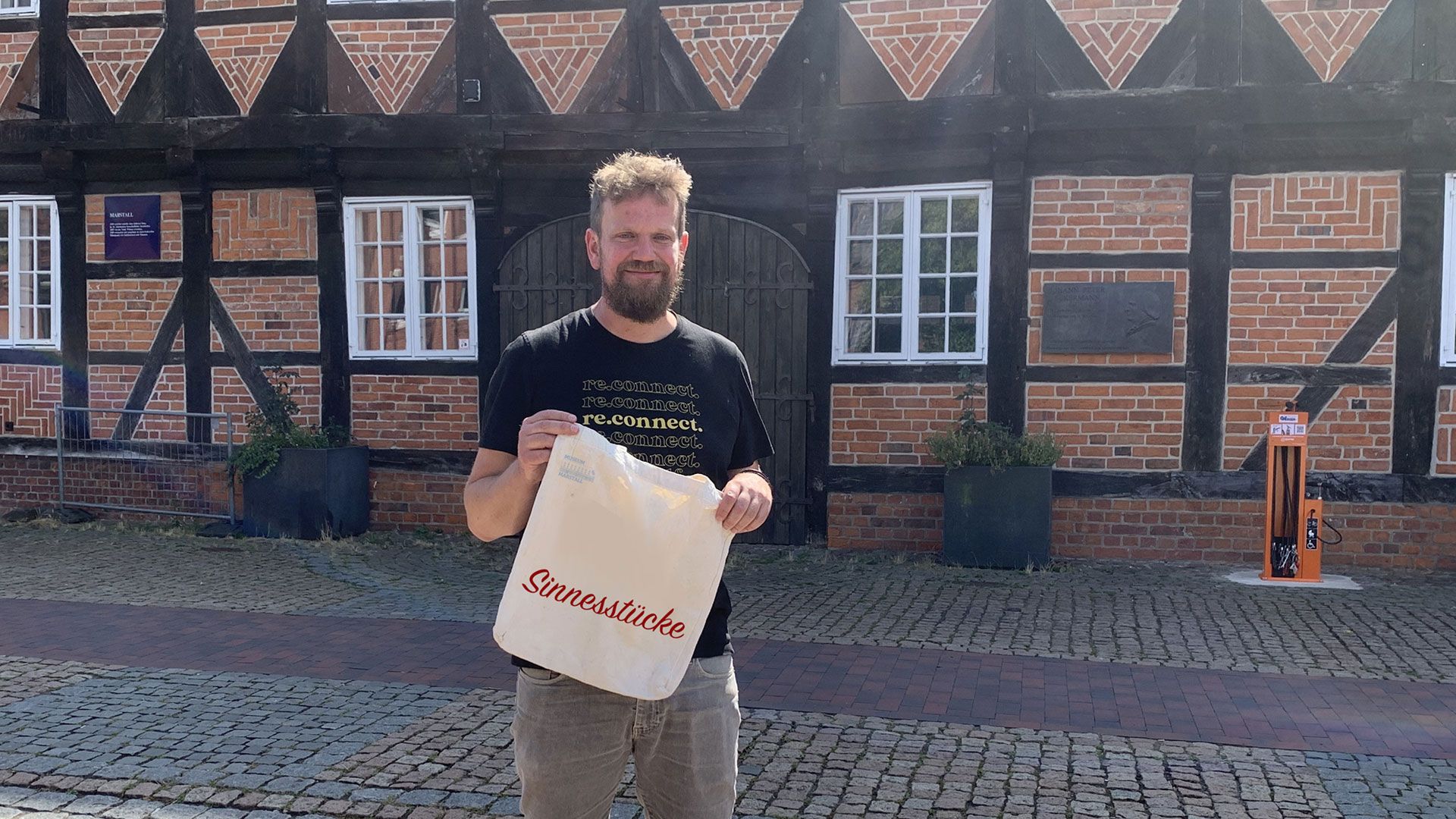 Sinnessäckchen für eine besondere Stadtführung: Tammo Hinrichs weckt alle Sinne bei der besonderen Stadtführung. Foto: Museum im Marstall