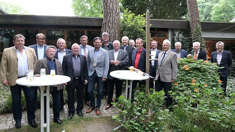 Im "Wiegels Park" in Heimfeld schoß die Vereinigung ehemaliger Gildekönige ihren neuen König der Könige aus. | Foto: Niels Kreller