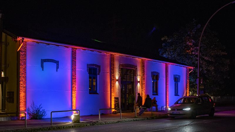 Die niedersächsische Band Makatumbe lädt für Freitag, 1. Oktober, ab 20 Uhr in die Fischhalle Harburg. | Foto: Niels Kreller