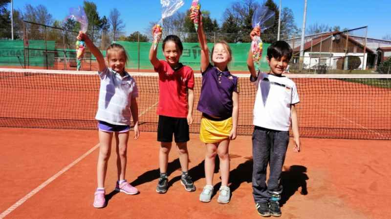 Die U8-Tennis-Mannschaft der HNT: Alissa Jauck (von links), Lukas Niu d‘Itri, Lea Jauck und Ibrahim Bouhlel. | Foto: ein