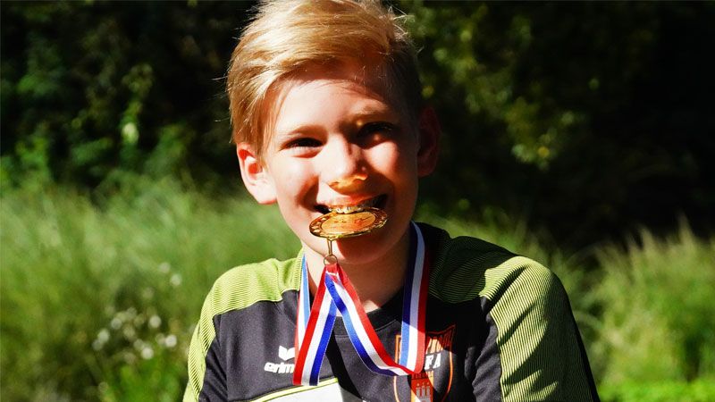 Martin Gatzka vom Triathlon-Team der Hausbruch-Neugrabener Turnerschaft (HNT) holte beim TriBühne Triathlon Gold. | Foto: ein